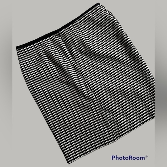 NINE WEST Black/White Pattern Fully-lined Pencil Skirt, Size 14, EUC. - Picture 6 of 6